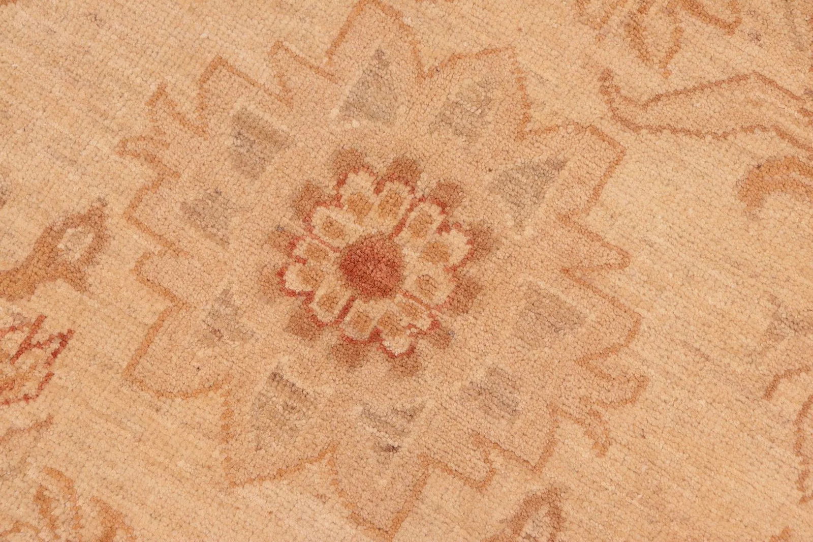 Boho Chic Ziegler Beige Gold Hand-Knotted Wool Rug - 6'0'' X 8'10'' - 6