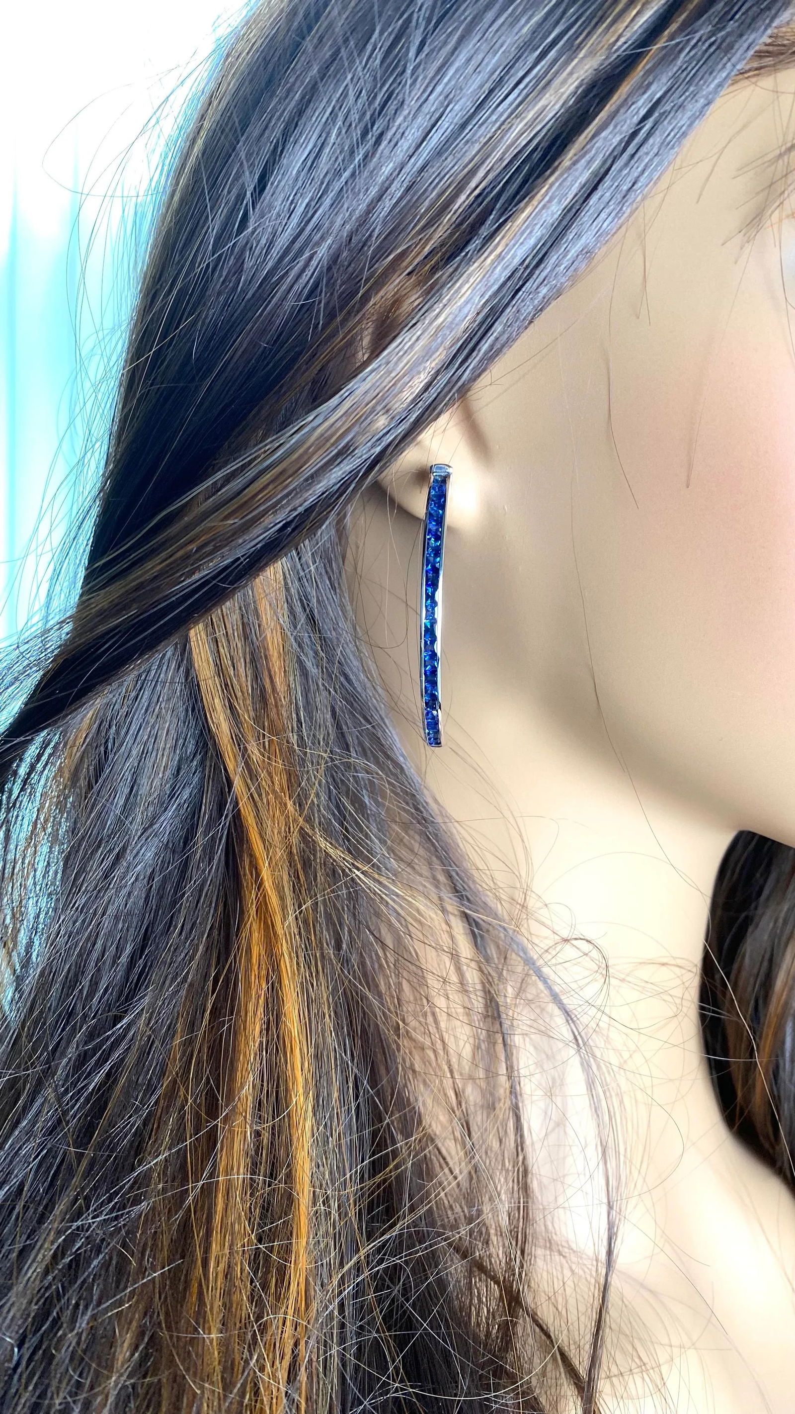 Hoop 14 Karat Gold Earrings Meticulously Crafted Square Shaped Sapphires - 2 Pieces - 8