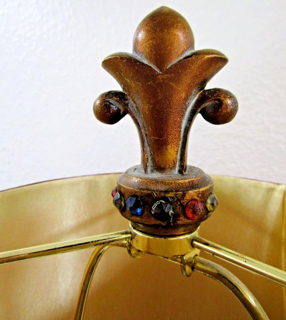 Pair of Vintage Hollywood Regency Gold Jeweled Pineapple Table Lamps - 4