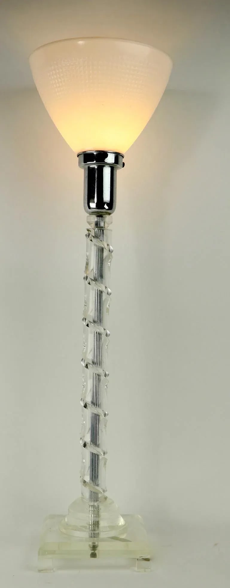 1950s Art Deco Lucite Twist Column Table Lamp - 6
