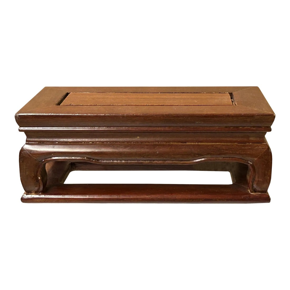 7.5" Light Brown Rectangular Curve Legs Wood Display Stand Riser: Add a touch of timeless elegance to your home decor with this classic light golden brown display stand. The simple, clean design features curved legs and a rectangular top, providing a versatile and u