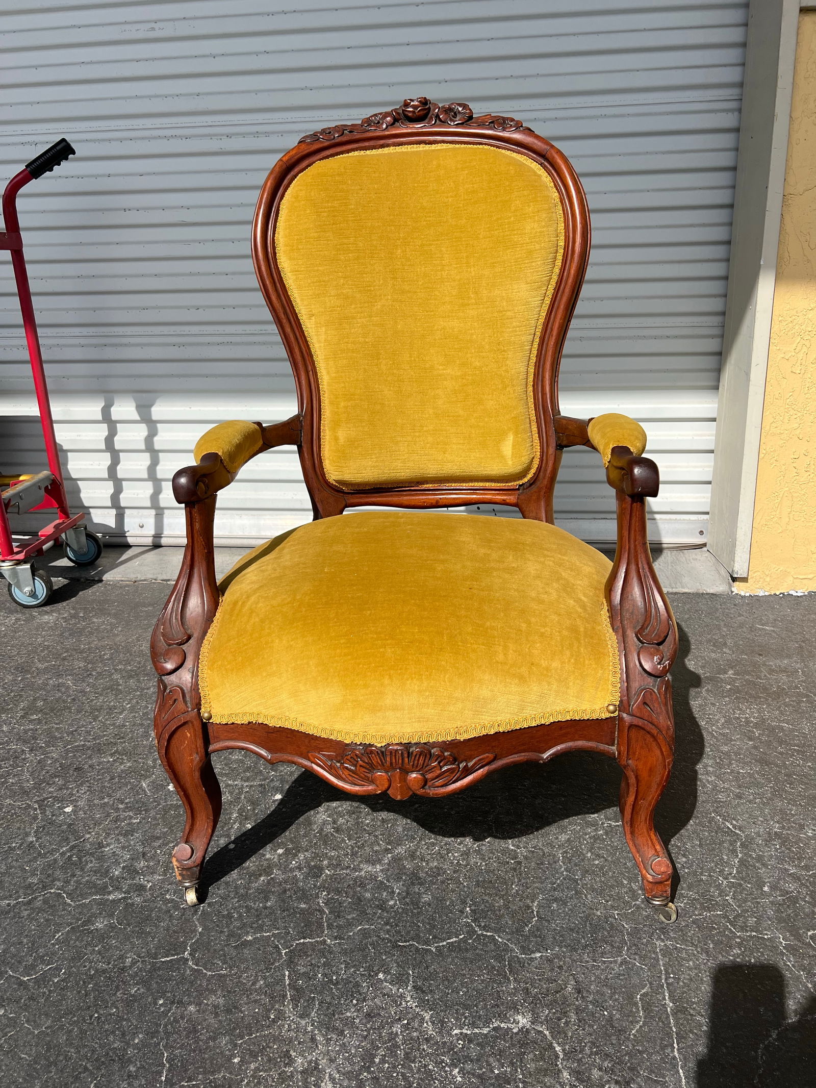 1940s Vintage Victorian Hand Carved Gold Velvet Chair - 2