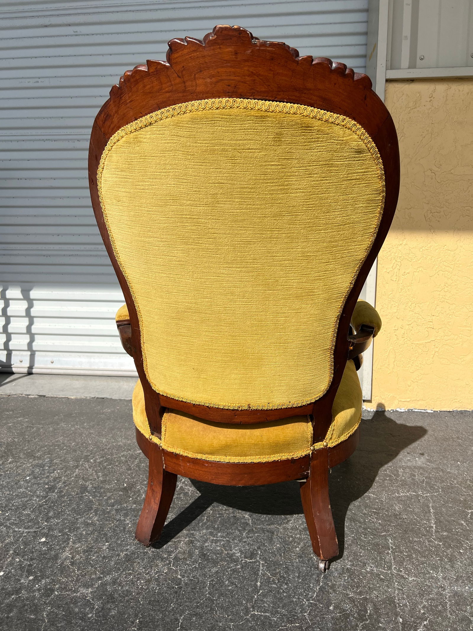 1940s Vintage Victorian Hand Carved Gold Velvet Chair - 4