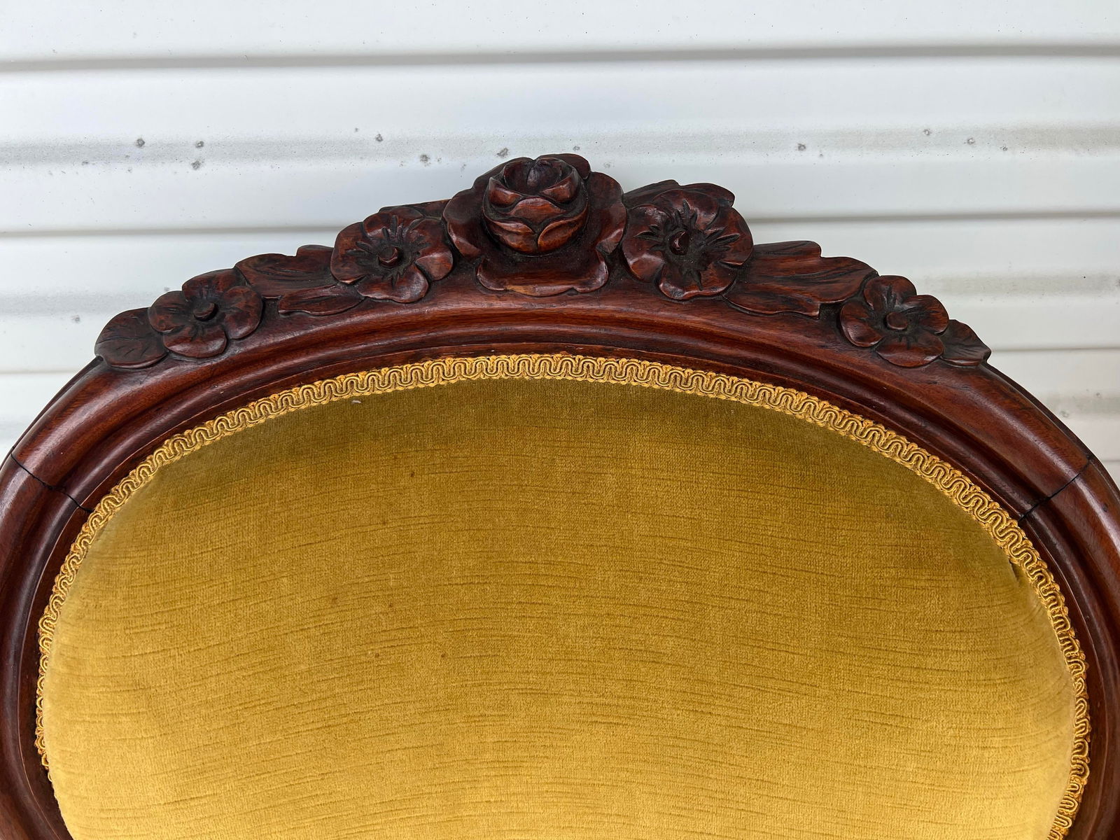 1940s Vintage Victorian Hand Carved Gold Velvet Chair - 5