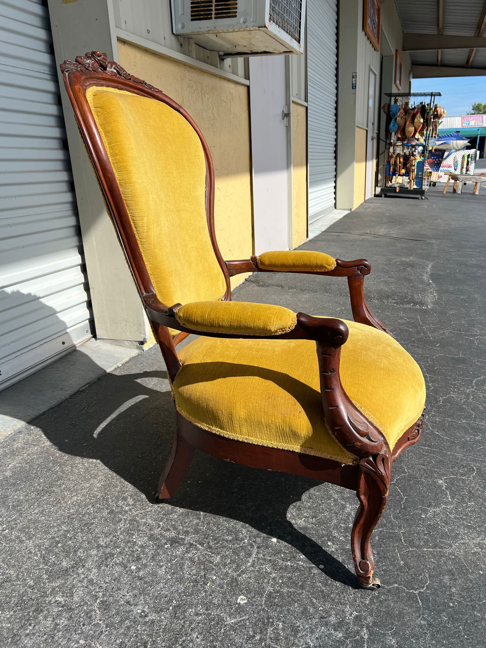 1940s Vintage Victorian Hand Carved Gold Velvet Chair - 6
