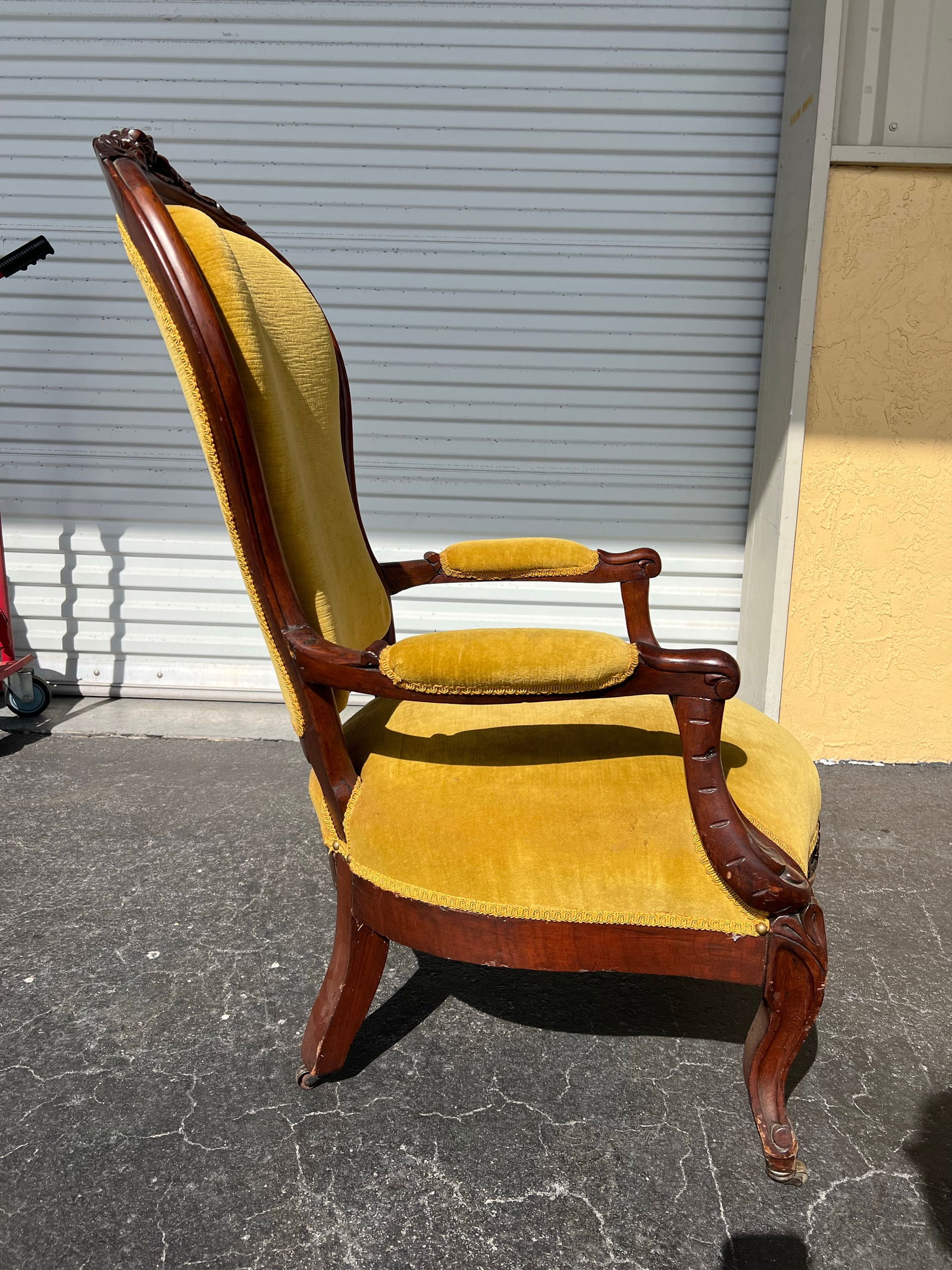 1940s Vintage Victorian Hand Carved Gold Velvet Chair - 9