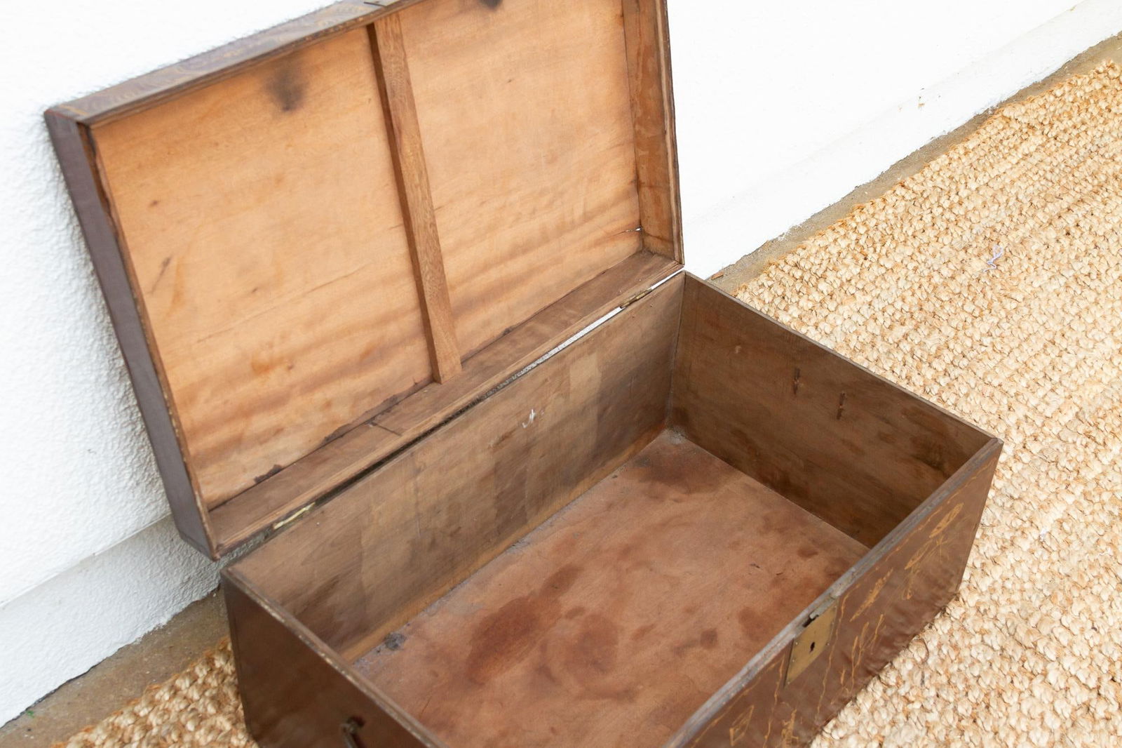 Red & Gold Vintage Chinese Trunk - 9