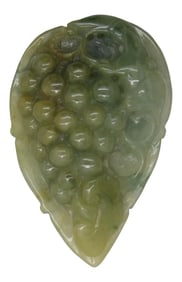 Hand Carved Detail Green Color Natural Jade Grape Fruit on Leaf Pendant