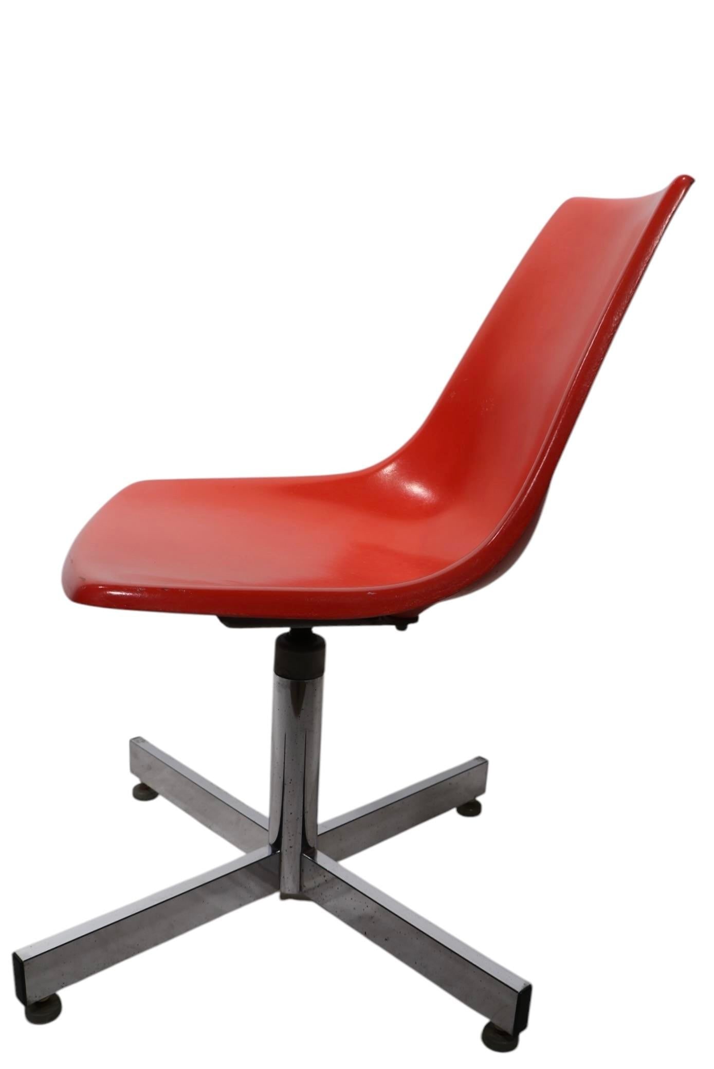 Mid Century Fiberglass Swivel Desk Kitchen Side Chair by Kreuger After Eames C 1950/60's - 2