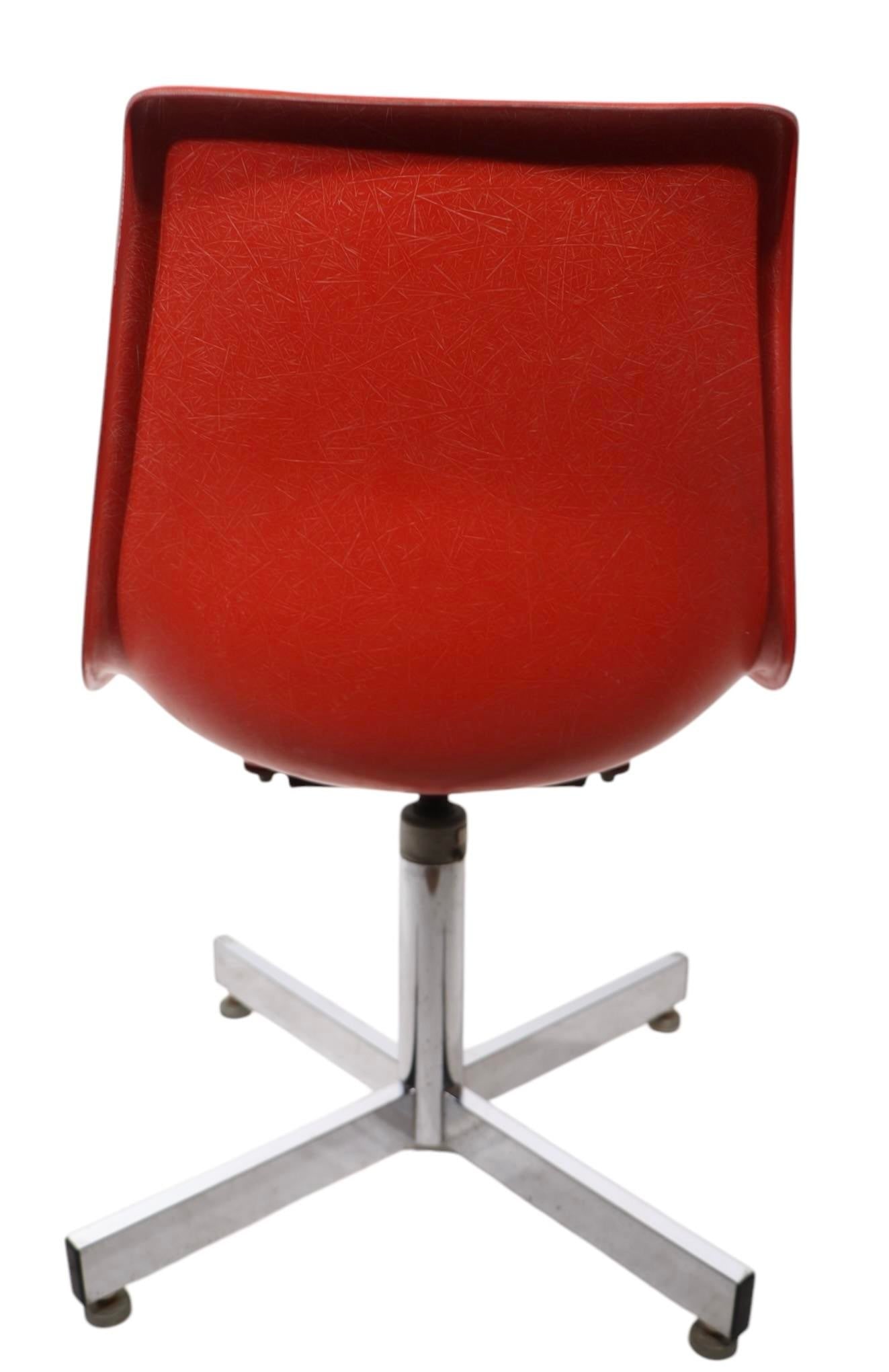 Mid Century Fiberglass Swivel Desk Kitchen Side Chair by Kreuger After Eames C 1950/60's - 6