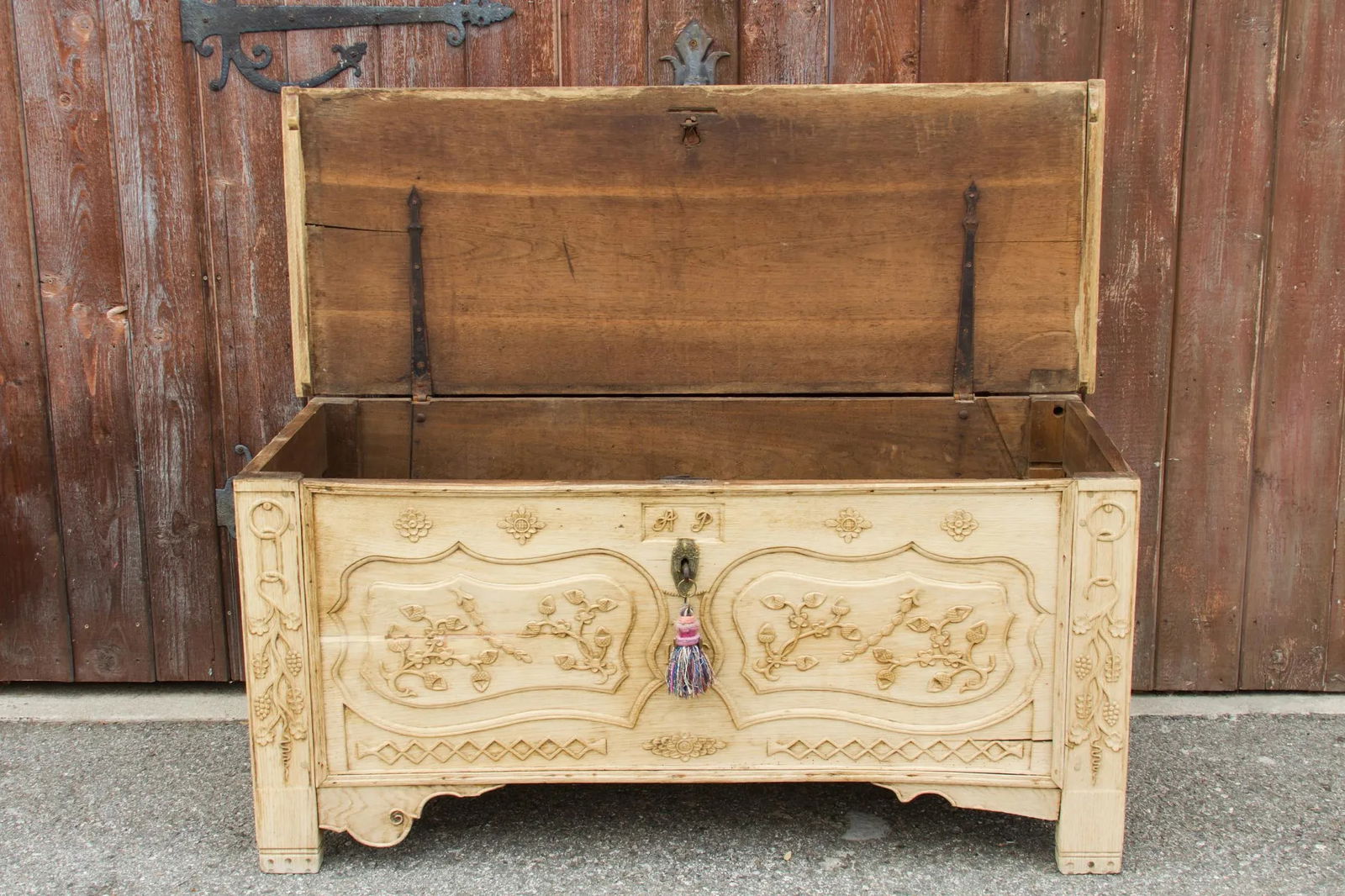 18th Century Bleached French Oak Coffer - 10