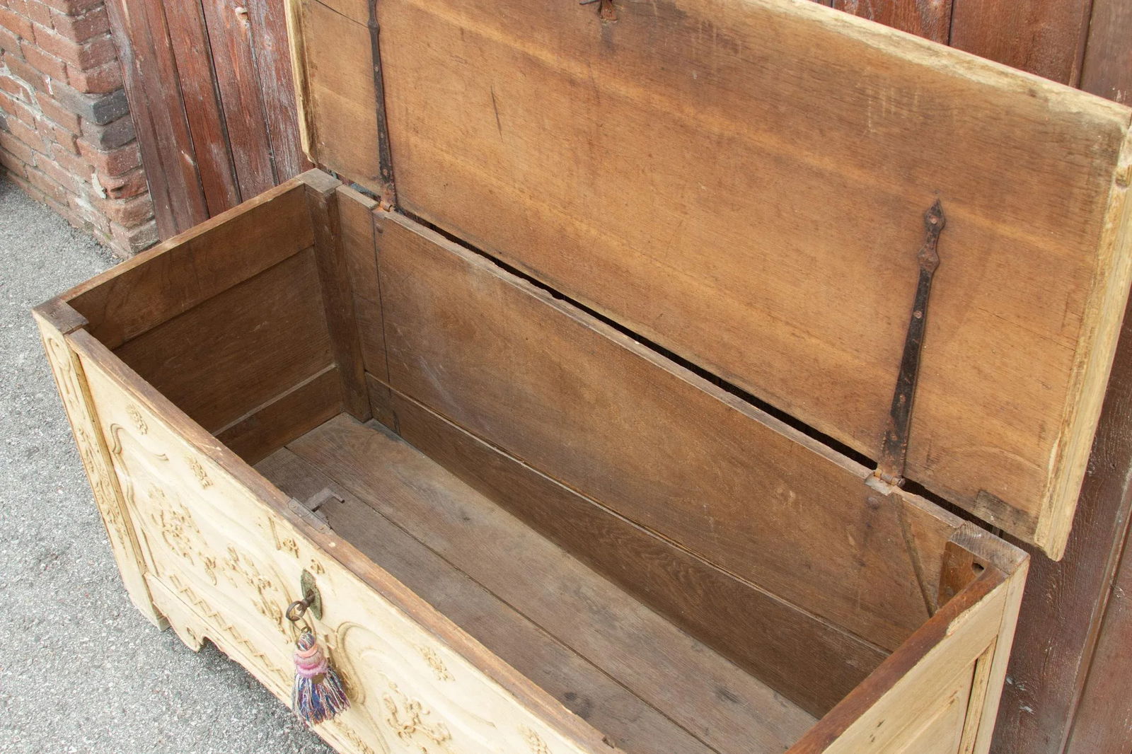 18th Century Bleached French Oak Coffer - 11