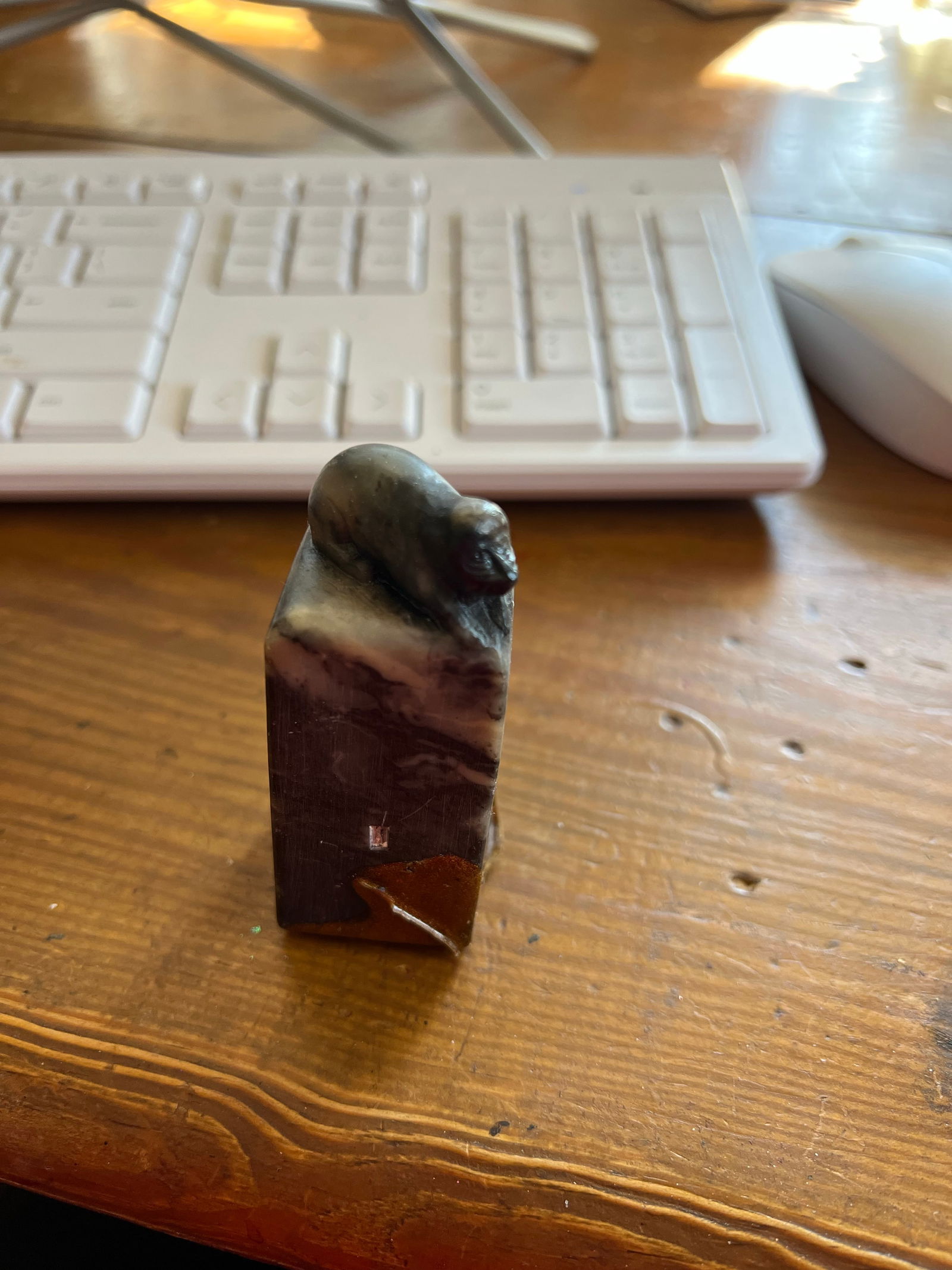 1970s Small Chinese Soapstone With Gold Details - 2