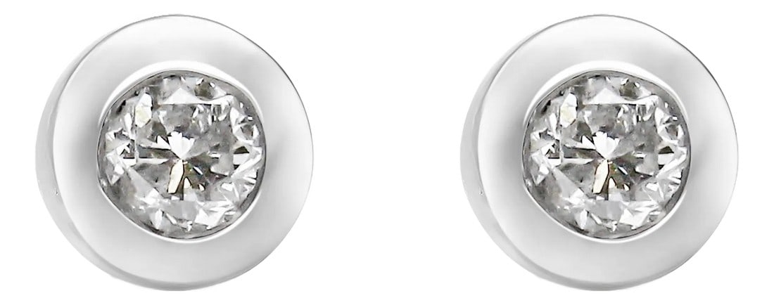 10K White Gold 1/5 Cttw Round Brilliant-Cut Near Colorless Diamond Bezel Set Stud Earrings (H-I Colo: Shine like a diamond by wearing these elegant stud earrings. Fashioned in a contemporary bezel frame, these earrings are stunningly crafted from 10 Karat gold, with near-colorless natural diamonds