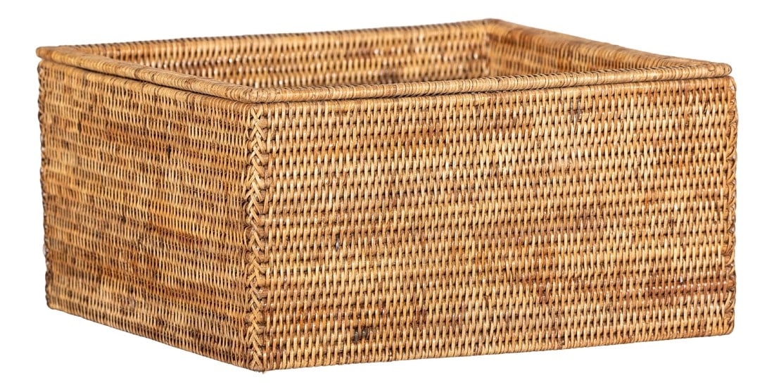 Vintage Country Style Rectangular Rattan Storage Box with Removable Tray Lid: This vintage rectangular lidded rattan box brings an air of rustic charm to any home. Expertly handwoven, its tightly constructed design showcases intricate craftsmanship while offering both durabilit