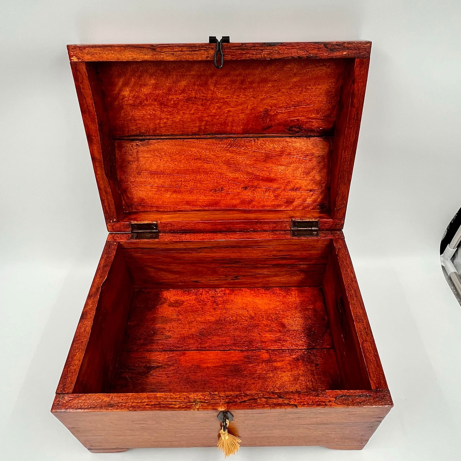 Early 20th Century Tiger Maple Rustic Footed Box With Domed Lid and Gold Tassel - 11