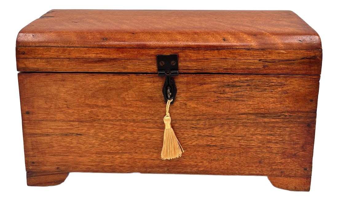 Early 20th Century Tiger Maple Rustic Footed Box With Domed Lid and Gold Tassel: Vintage footed wooden box features a black iron clasp, a gold tassel, and a slightly domed lid. Dating back to the early 20th century, this rustic box is believed to be made from tiger maple and has