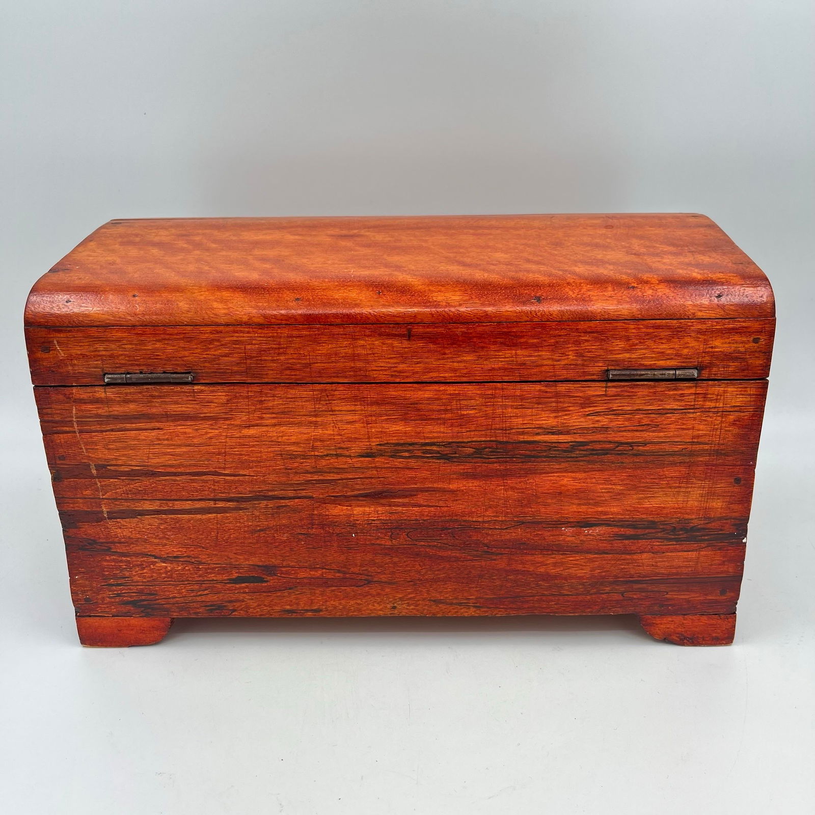 Early 20th Century Tiger Maple Rustic Footed Box With Domed Lid and Gold Tassel - 6