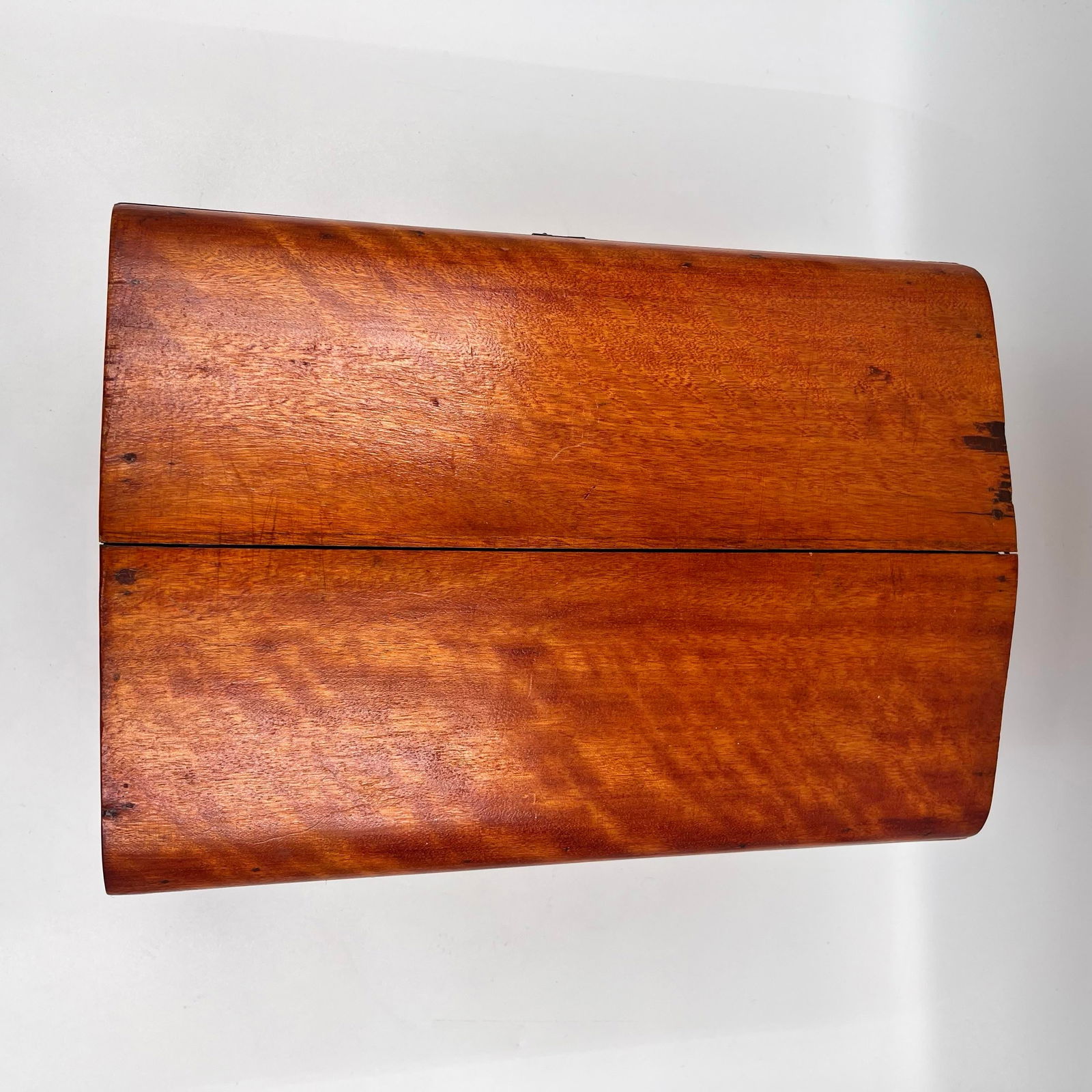 Early 20th Century Tiger Maple Rustic Footed Box With Domed Lid and Gold Tassel - 8