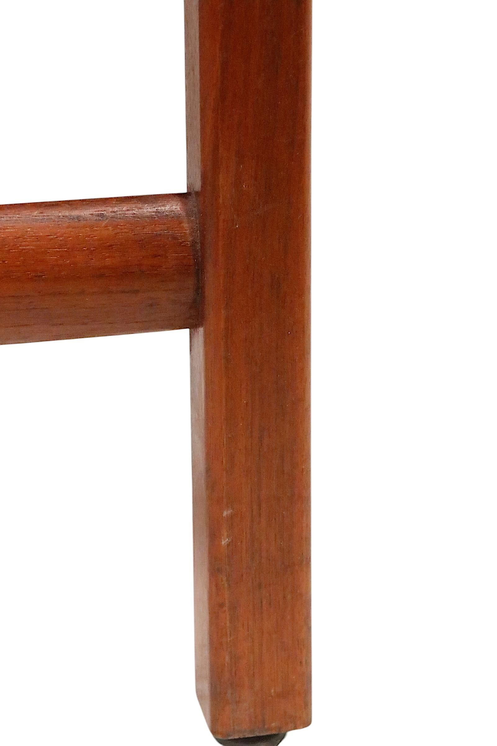 Architectural Mid Century Floating Top Coffee Table by Gunlocke - 5