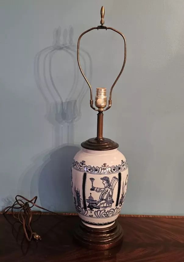 Late 20th Century Williamsburg Delft Large "London Jar" Vase Lamp Made by Oud in Holland L-6 - 2