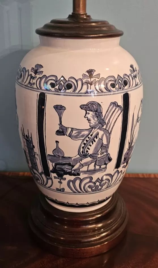 Late 20th Century Williamsburg Delft Large "London Jar" Vase Lamp Made by Oud in Holland L-6 - 3