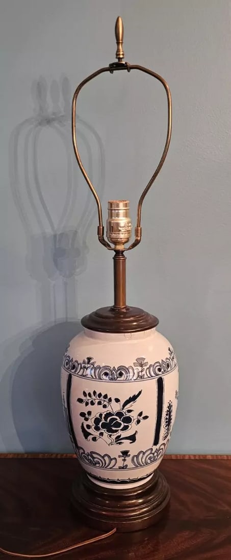 Late 20th Century Williamsburg Delft Large "London Jar" Vase Lamp Made by Oud in Holland L-6 - 5