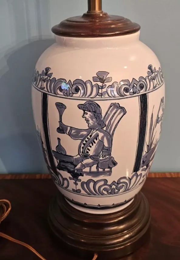 Late 20th Century Williamsburg Delft Large "London Jar" Vase Lamp Made by Oud in Holland L-6 - 3