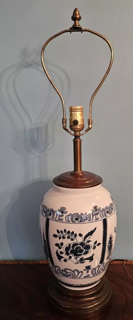 Late 20th Century Williamsburg Delft Large "London Jar" Vase Lamp Made by Oud in Holland L-6 - 4