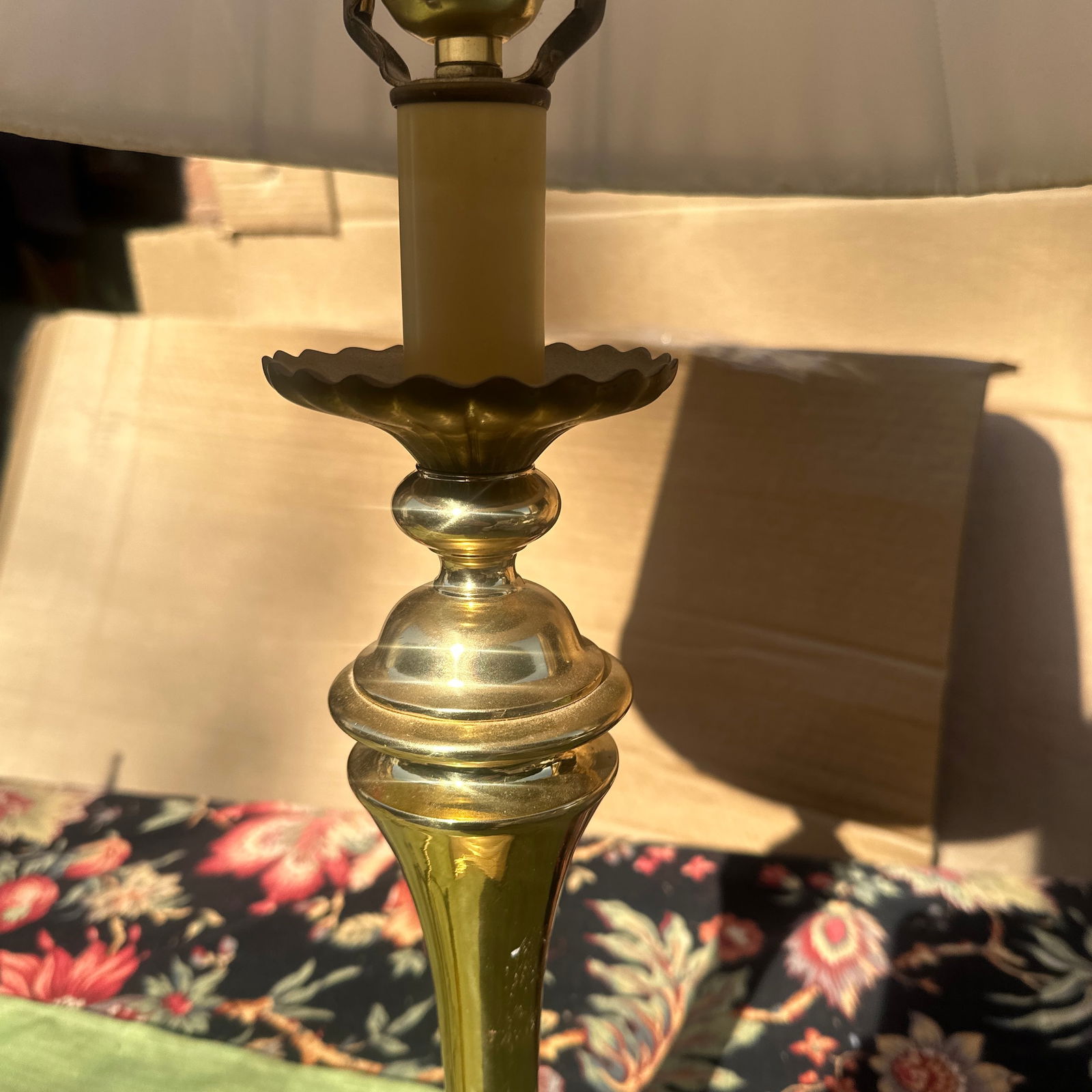 1970s Brass Shell and Pearl Detailed Table Lamp - 5