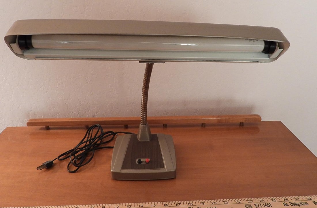 Vintage 1970s Industrial Gooseneck Adjustable Push Button Desk Lamp - 3