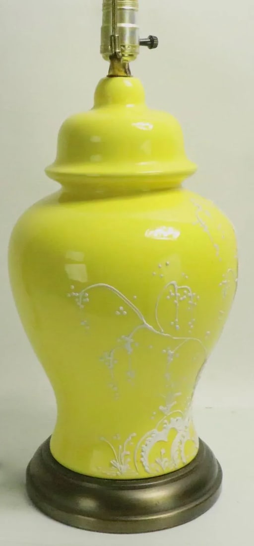 1970s Bright Yellow Chinese Style Table Lamp - 6