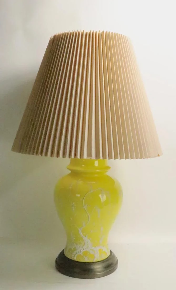 1970s Bright Yellow Chinese Style Table Lamp - 8
