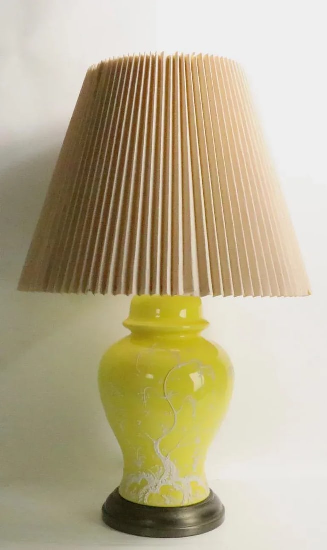 1970s Bright Yellow Chinese Style Table Lamp - 9