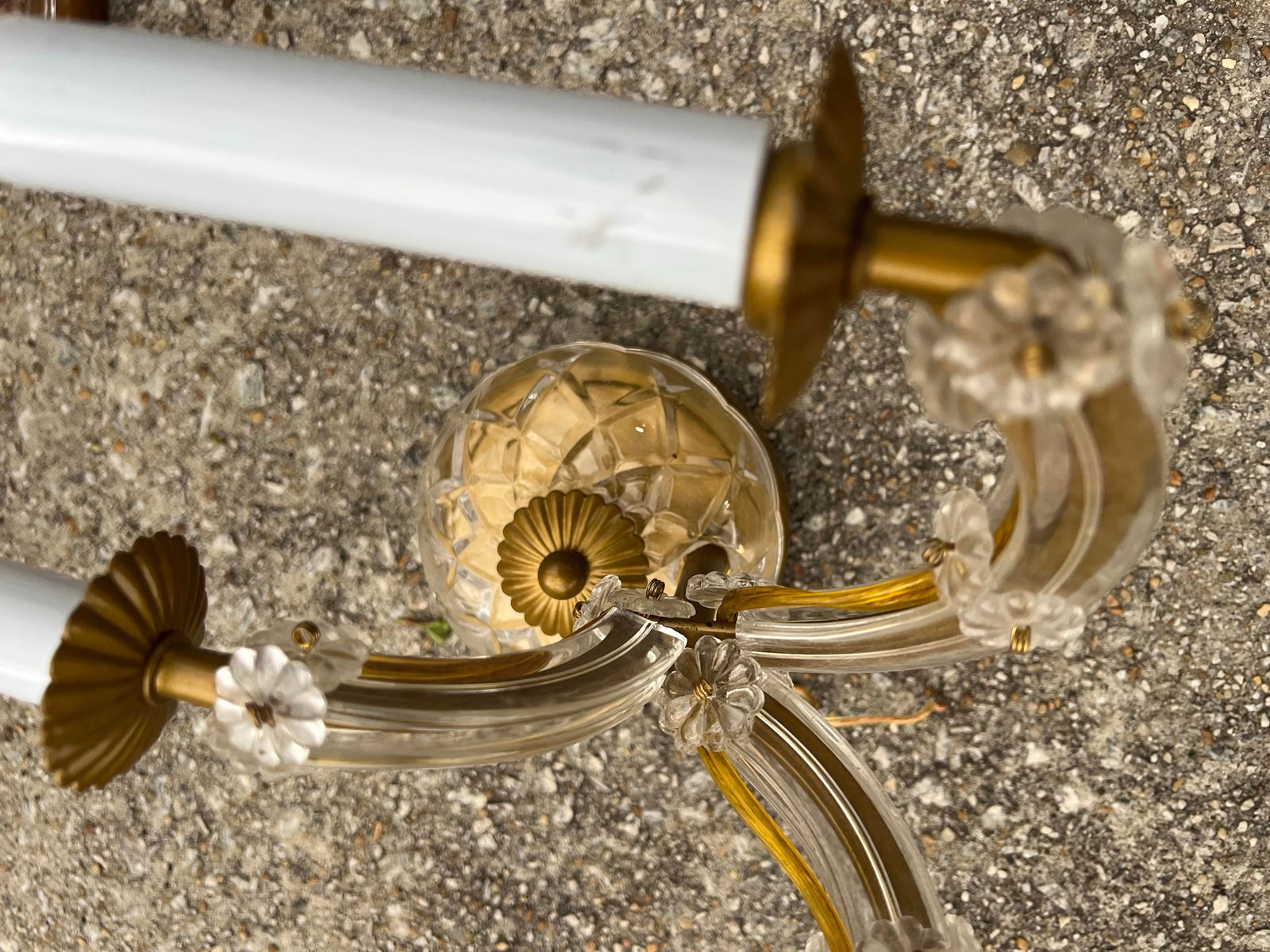 1970s Gold and Lucite Wall Sconces - Set of 3 - 4