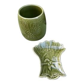 Pair of 1970s Green Ceramic Wheat Catchall and Tray