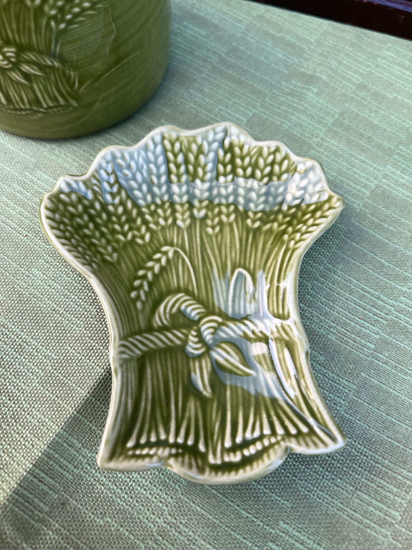 Pair of 1970s Green Ceramic Wheat Catchall and Tray - 3