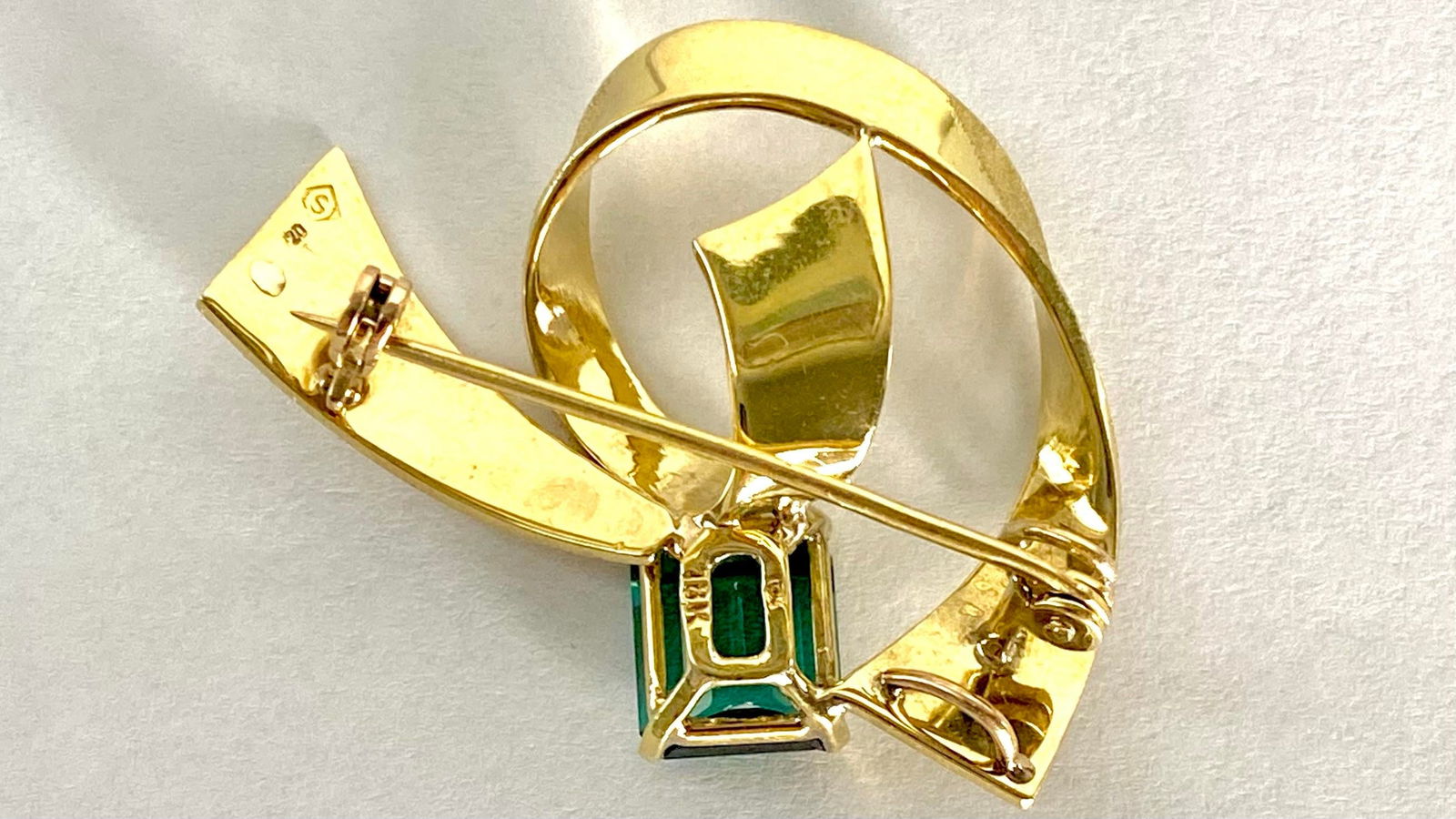 1990s H. Stern Mid-Century 18k Gold Blue-Green Tourmaline Modernist Brooch Pendant - 2