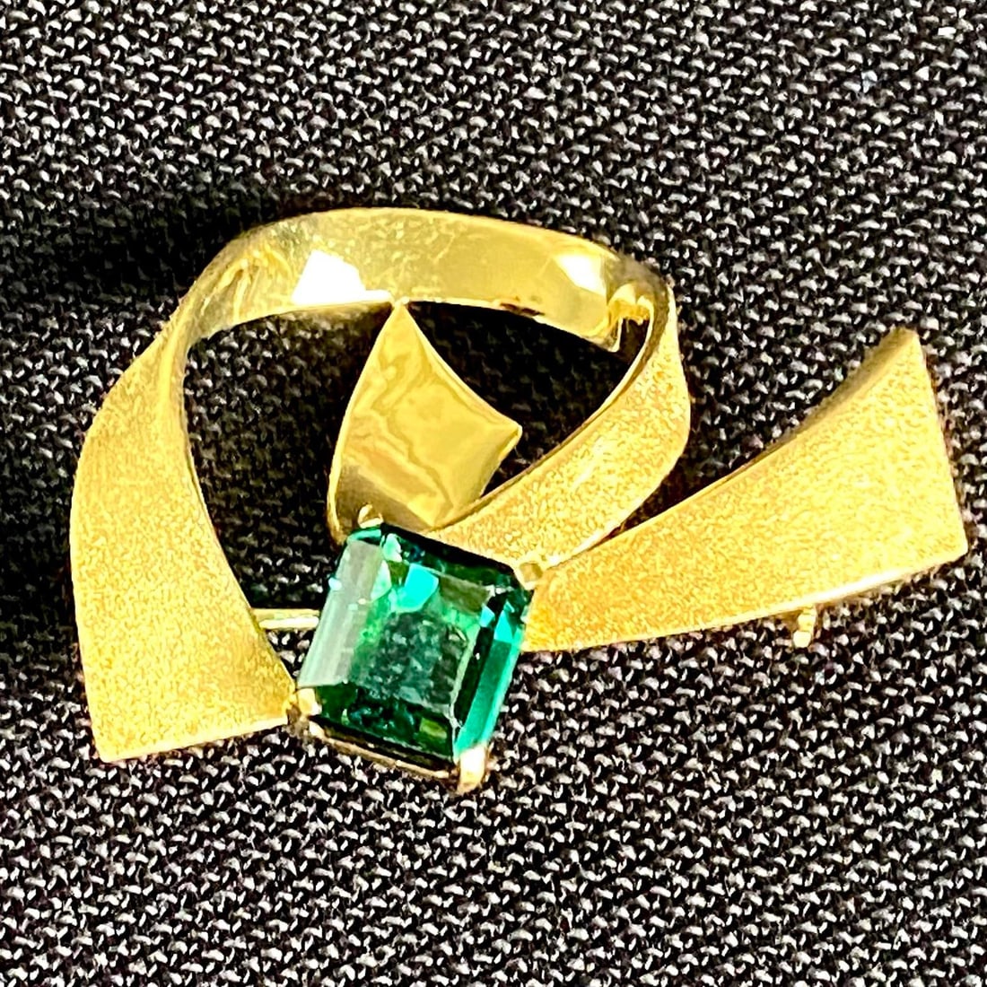 1990s H. Stern Mid-Century 18k Gold Blue-Green Tourmaline Modernist Brooch Pendant - 6