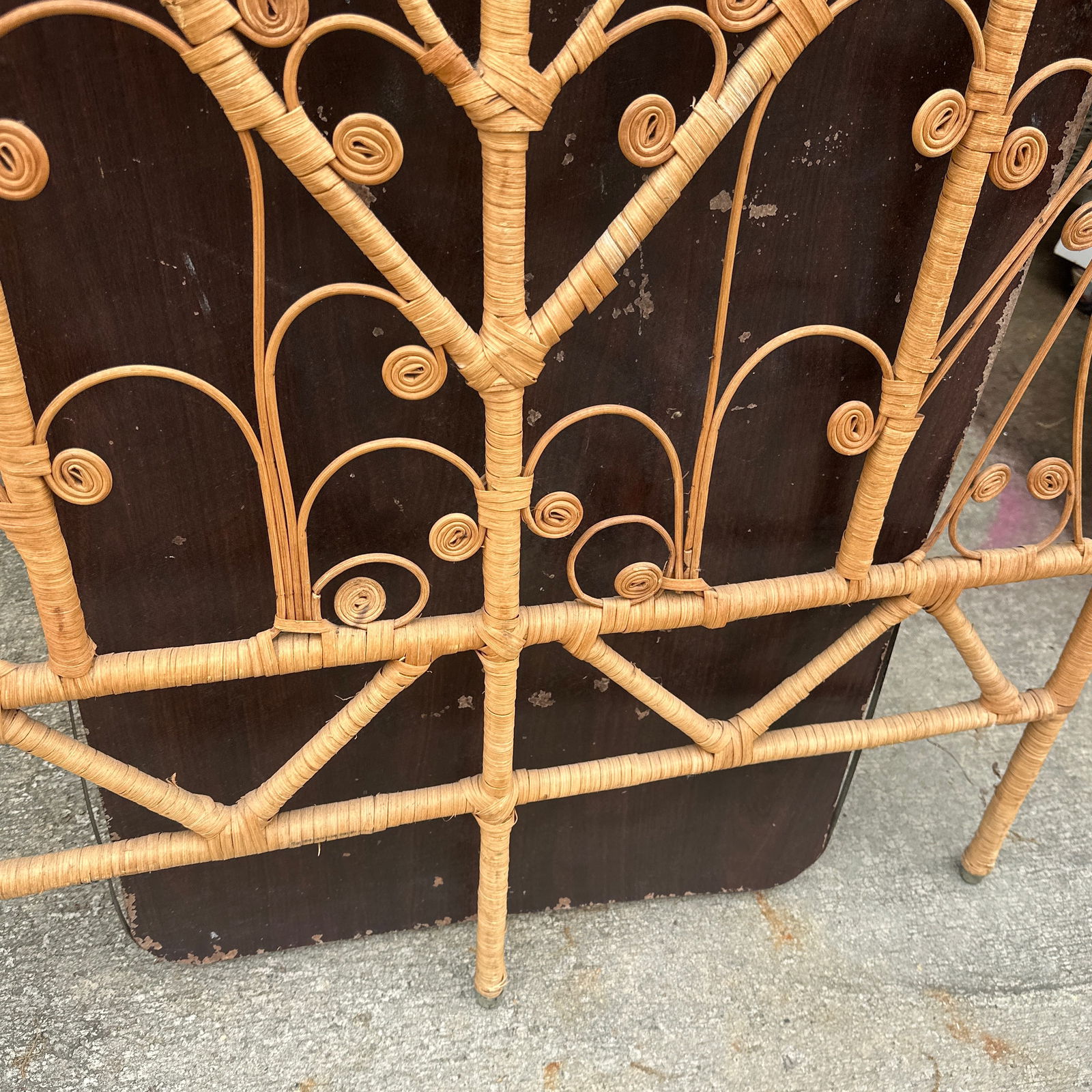 1970s Wicker Twin Headboard With Heart Details - 5