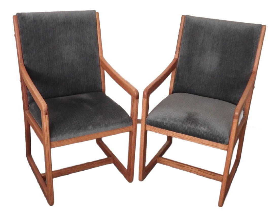 Vintage 1970s Pair of Oak Danish Mid Century Modern Style Dining Side Chairs: This marvelous pair of 2 vintage 1970s dining or side chairs in the Mid Century Danish modern style are created in gorgeous light oak wood frames with medium blue heavy weight velour upholstery. 