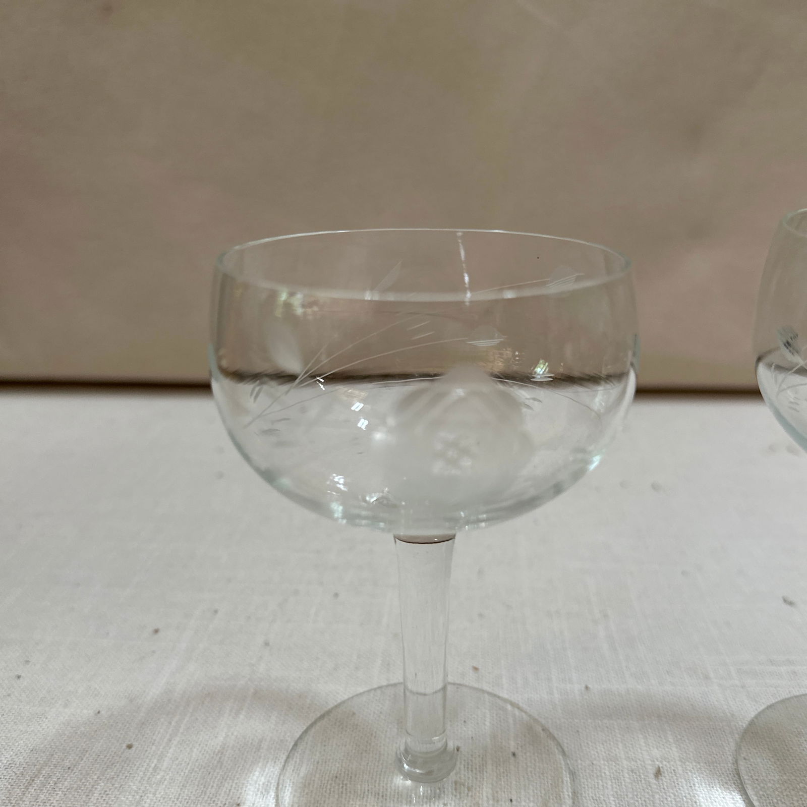 Pair of 1970s Champagne Glasses With Geometric Rose Designs - 2