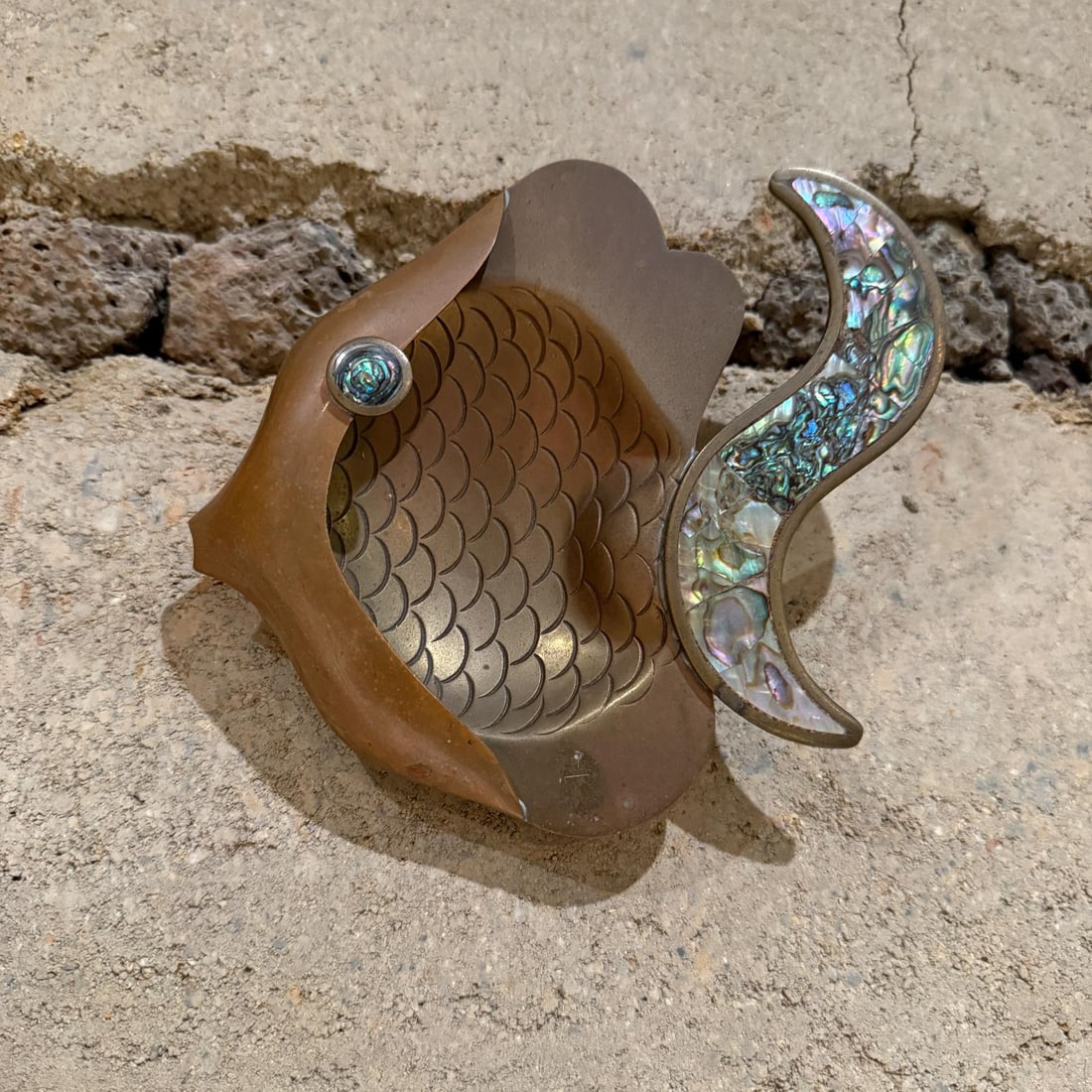 1990s Style of Los Castillo Mixed Metal Stone Fish Dish - 9