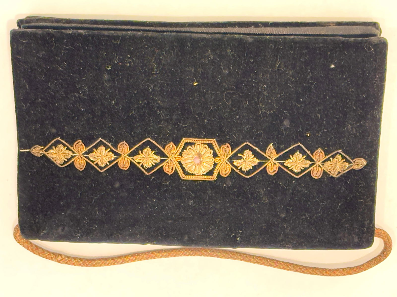 Black Velvet and Silk Embroidered 1960s Zardozi Zari Gemstone Clutch India - 9