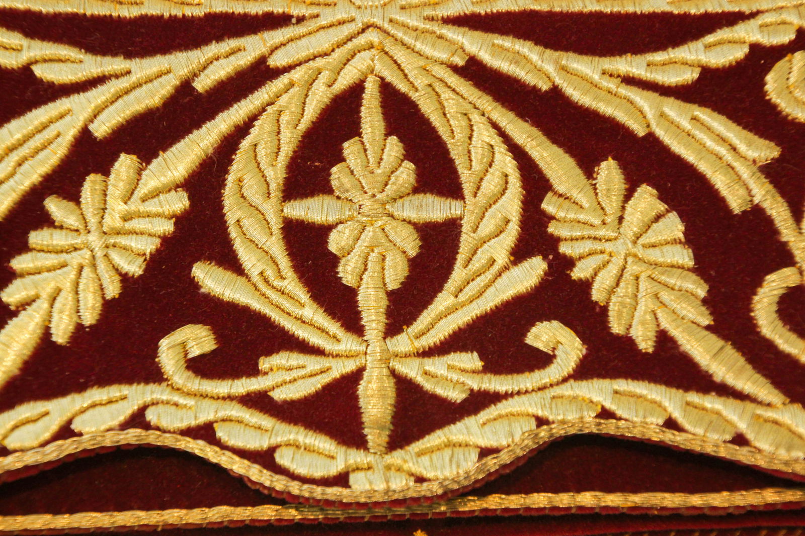 Red Velvet Embroidered 1960s Clutch Fez Morocco - 6