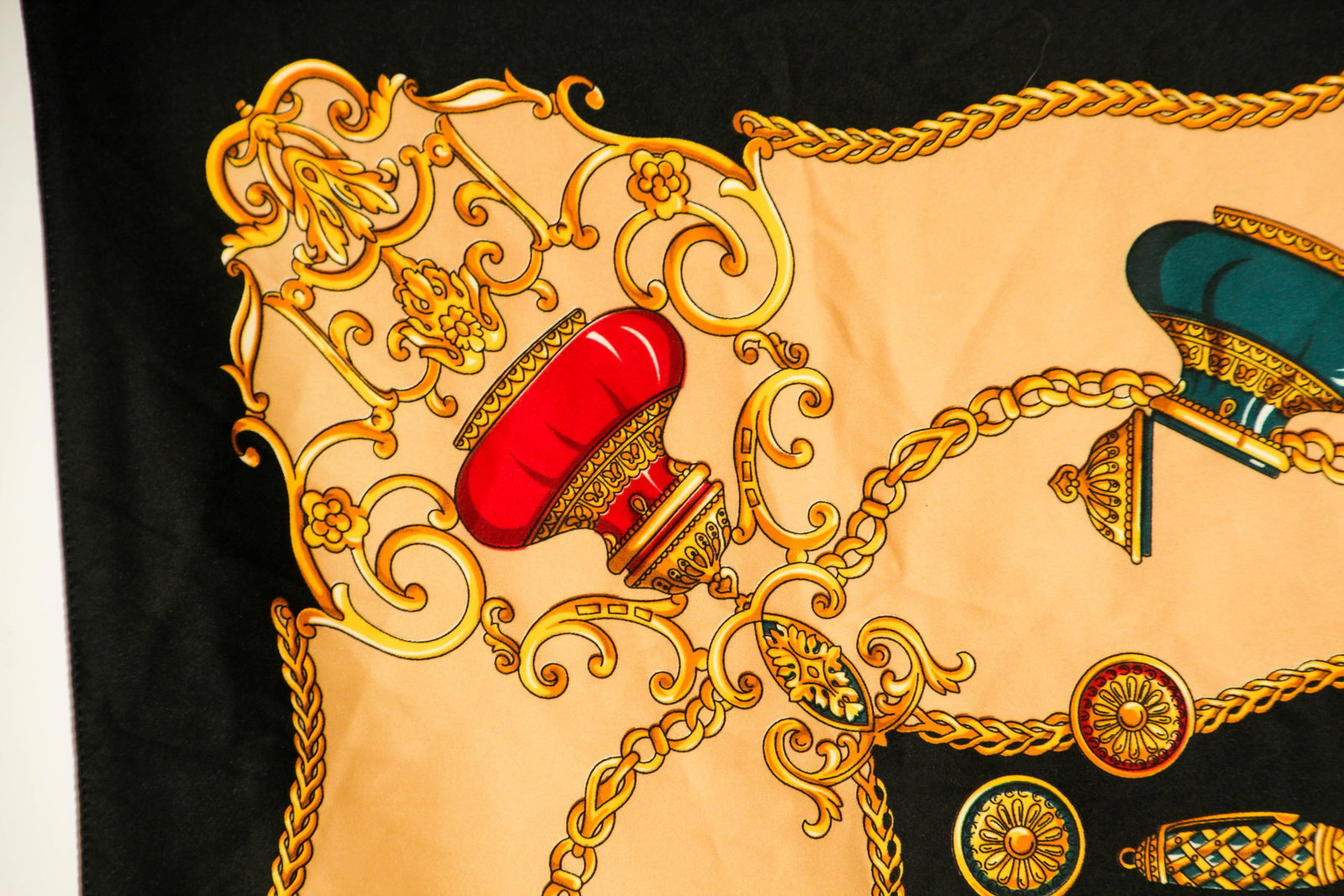 Vintage Italian Scarf Shawl with Luxury Writing Instruments Italy - 10