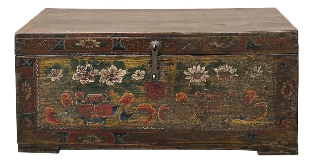 Vintage Distressed Brick Red Brown Flower Vase Oriental Wood Trunk Table: This captivating vintage Chinese trunk, likely a distressed red floral vase theme trunk box chest, presents a unique opportunity to infuse your space with authentic Eastern charm. Its rich red brown
