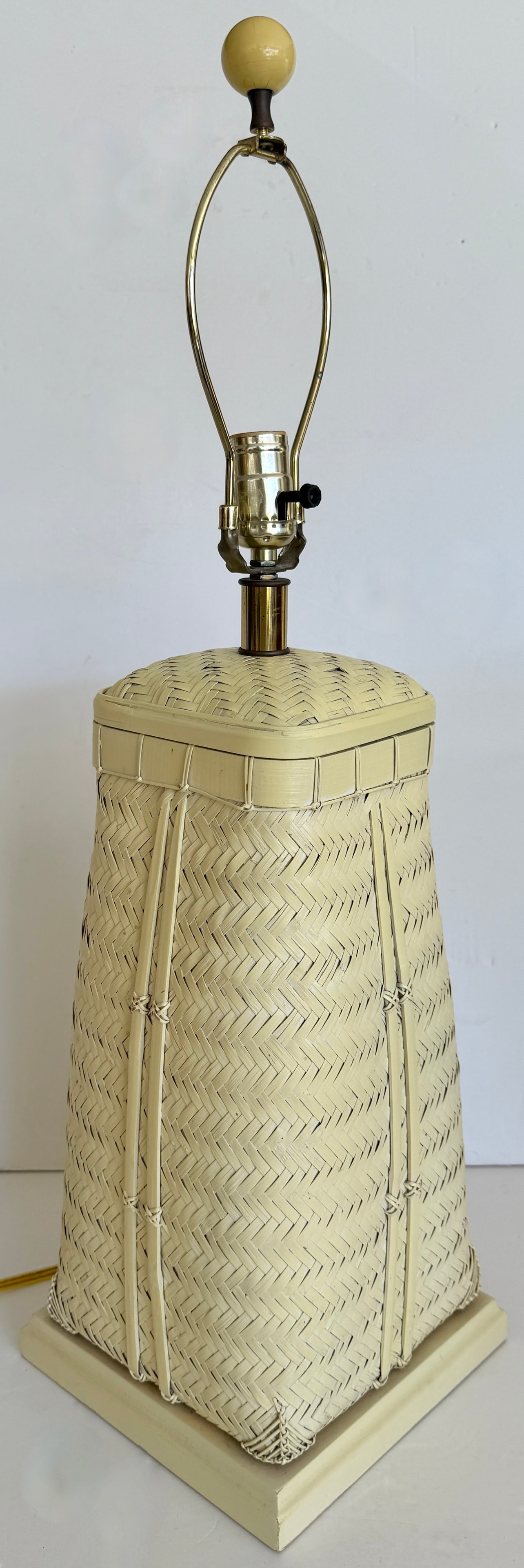 1960's Tall Wicker Basket Asian Table Lamp - 3
