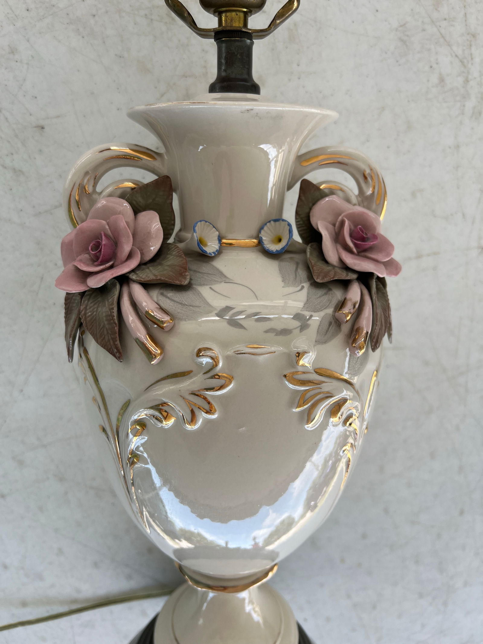 Vintage Mid Century Capodimonte Style Floral Lamp - 2