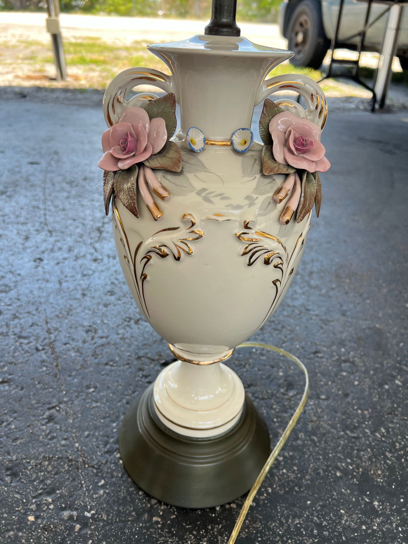 Vintage Mid Century Capodimonte Style Floral Lamp - 3